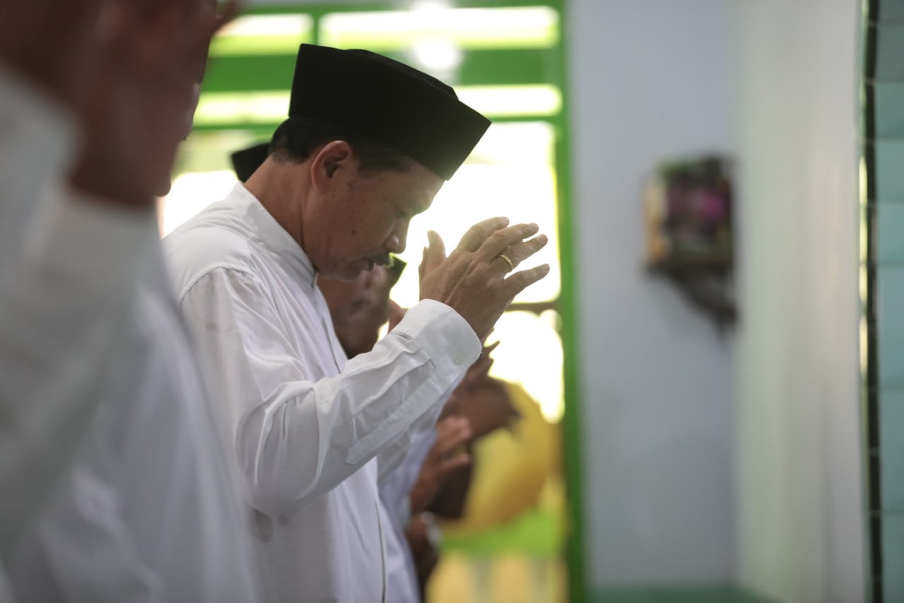 Foto 10 dari 10: Salat Jum’at di Masjid Ar-Rohman, Wali Kota Persilahkan Jamaah Sampaikan Usulan