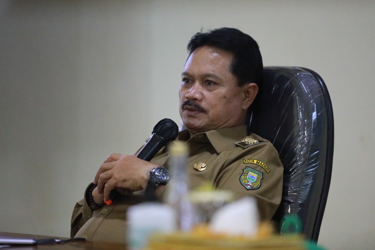 Foto 4 dari 8: Gelar Pembinaan Bagi Tenaga Upahan Dinas Perdagangan, Wali Kota Harap Optimal dalam Bekerja