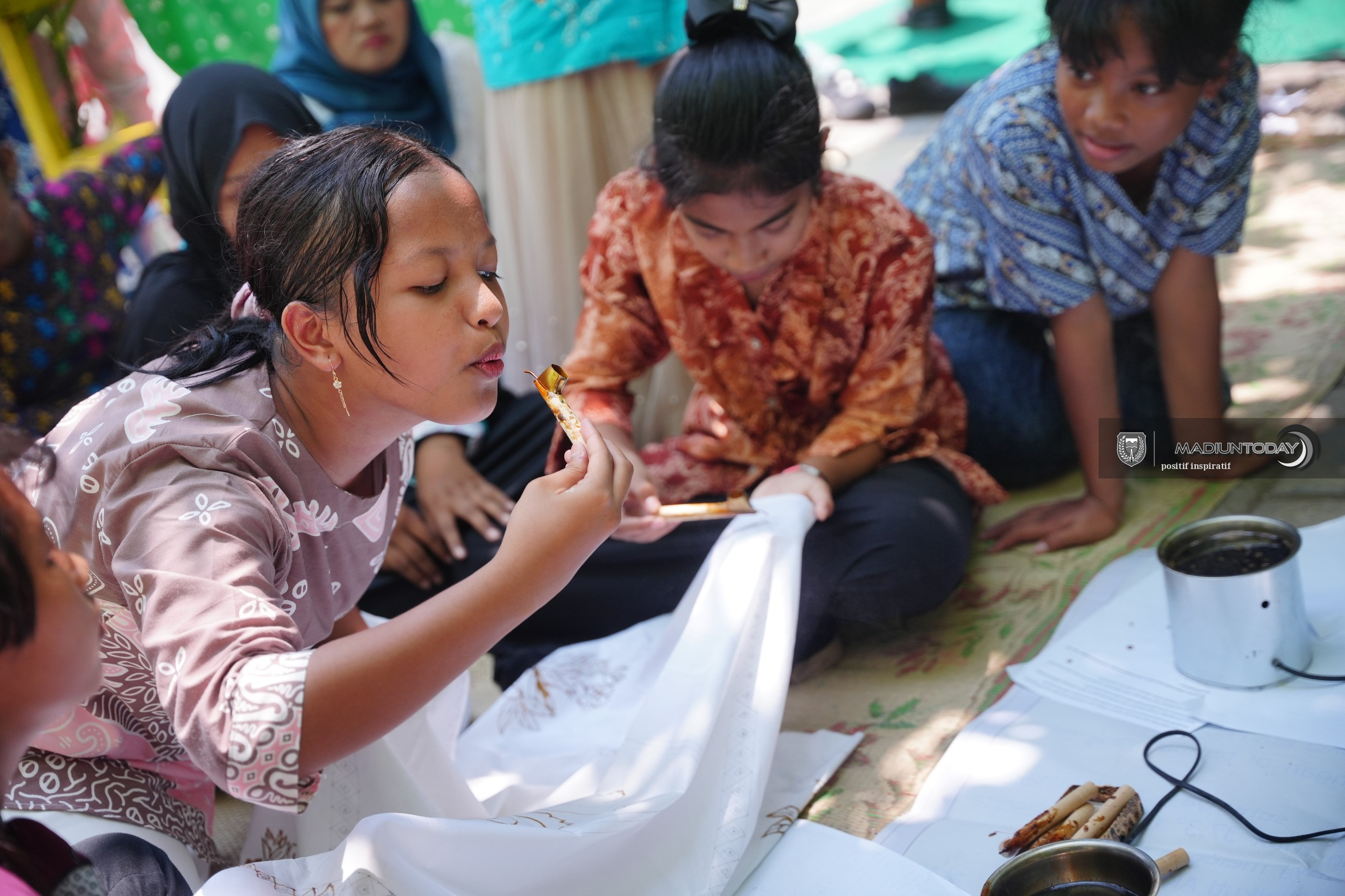 Foto 8 dari 9: Dari Baju ke Canting, Anak-anak Mulai Mengenal Batik Lebih Dekat