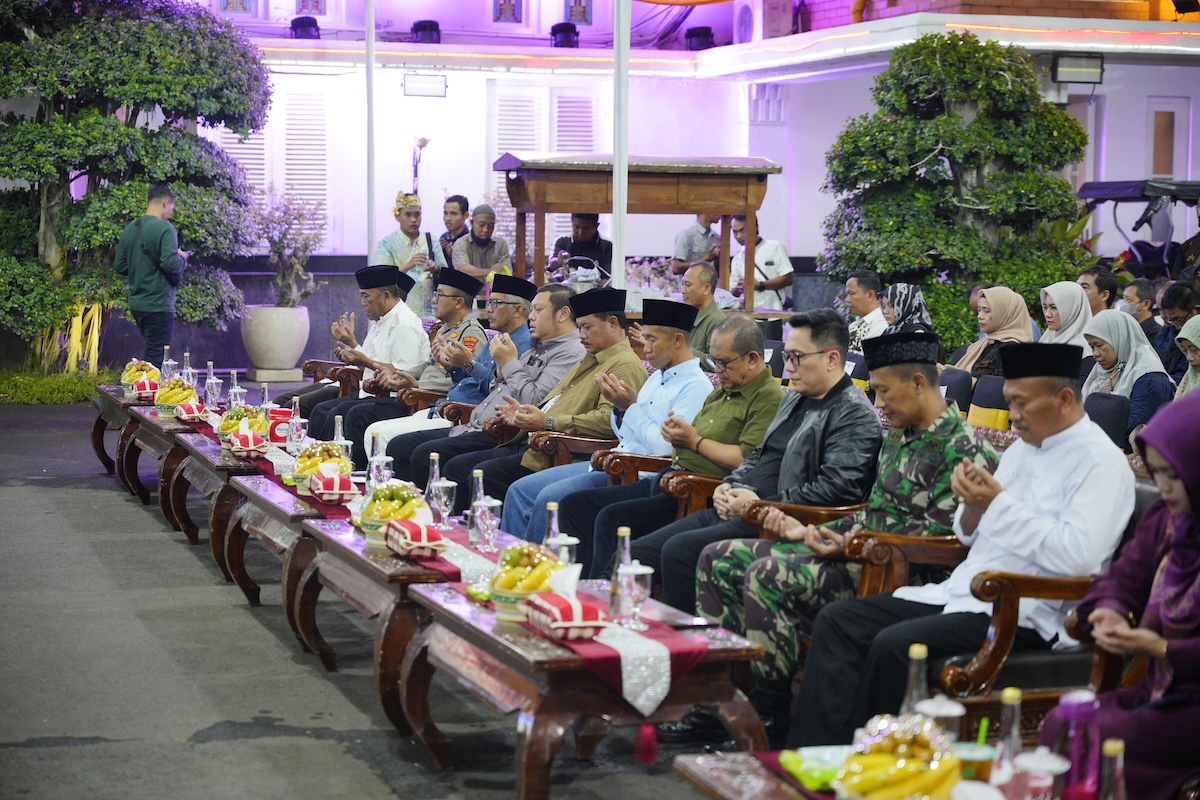 Foto 3 dari 10: Malam Pergantian Tahun, Pemkot Madiun Gelar Doa Lintas Agama