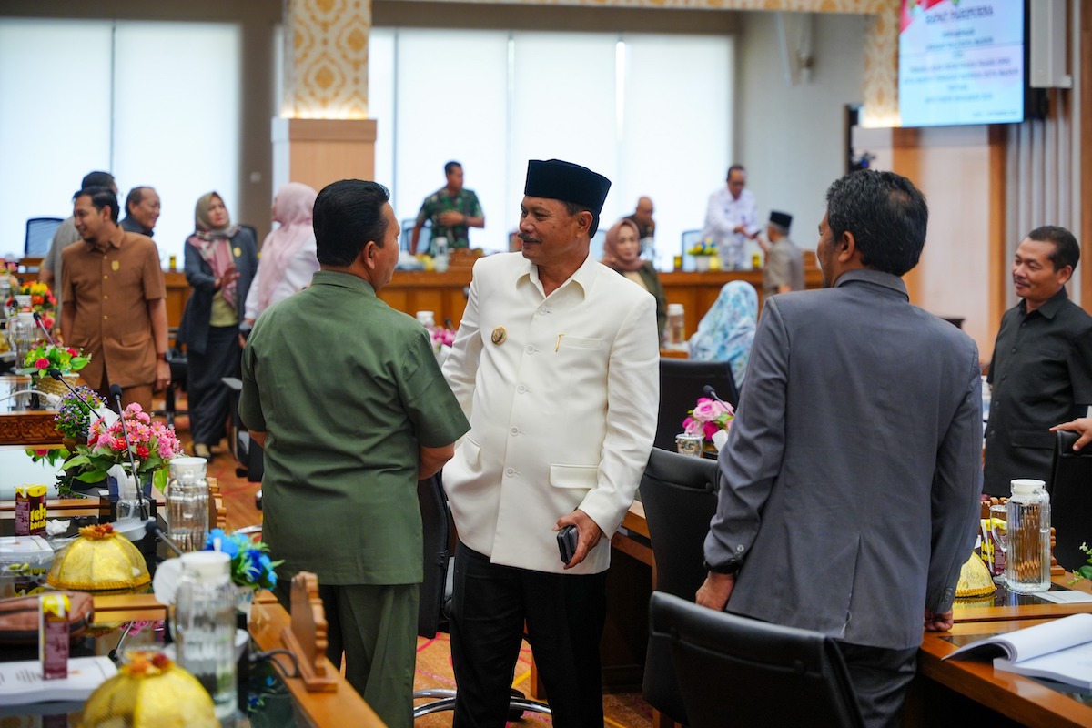 Foto 8 dari 8: Rapat Paripurna Bersama DPRD, Wali Kota Sampaikan Jawaban Atas PU Fraksi