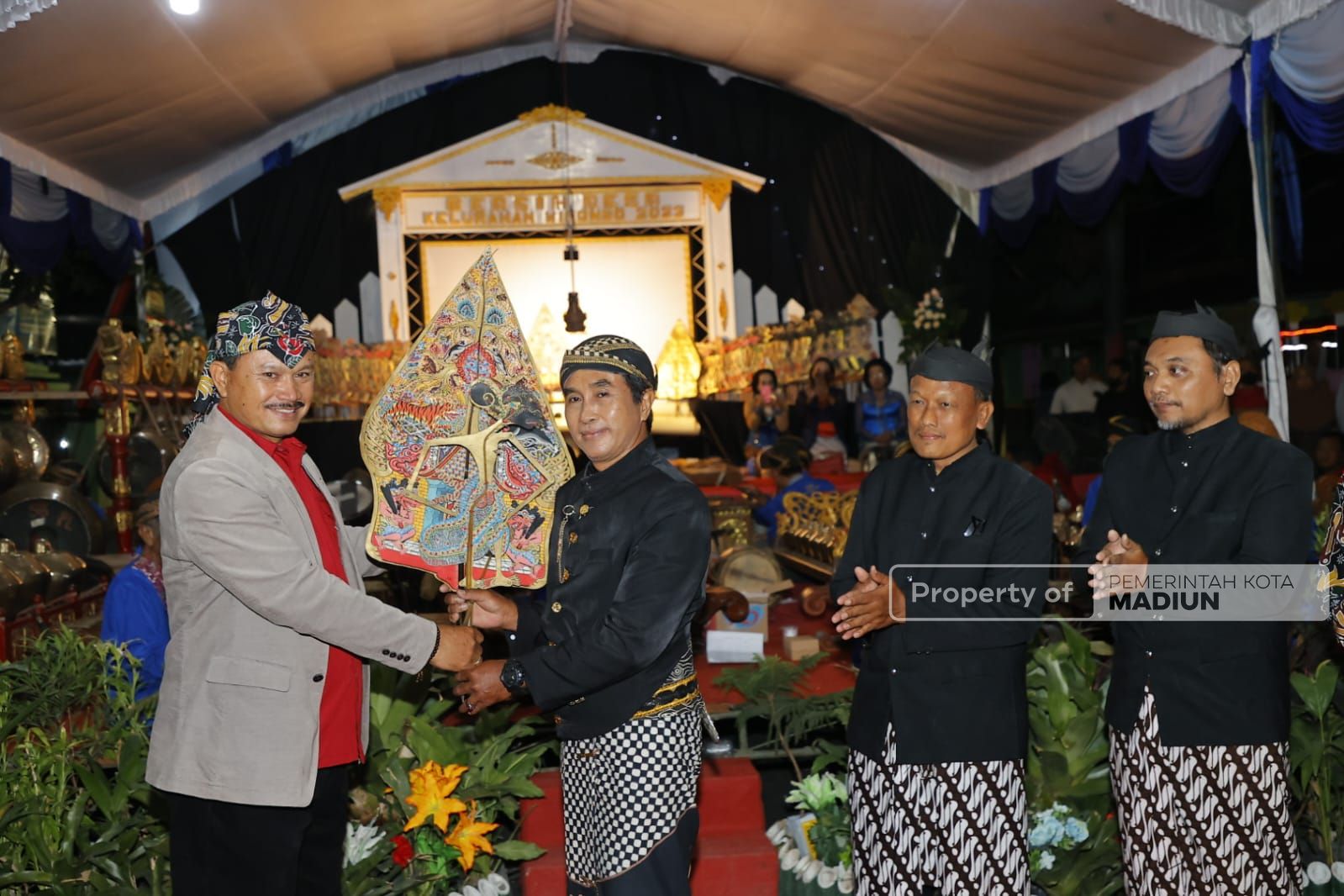 Foto 1 dari 10: Hadiri Pagelaran Wayang Kulit Di Winongo, Wali Kota Apresiasi Upaya Pelestarian Budaya