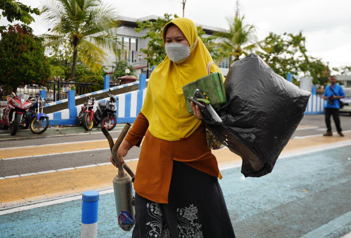 Foto 3 dari 10: Terjaring Razia Knalpot Brong, Pemilik Kendaraan Diminta Ganti Knalpot Brong Di Kantor Satlantas