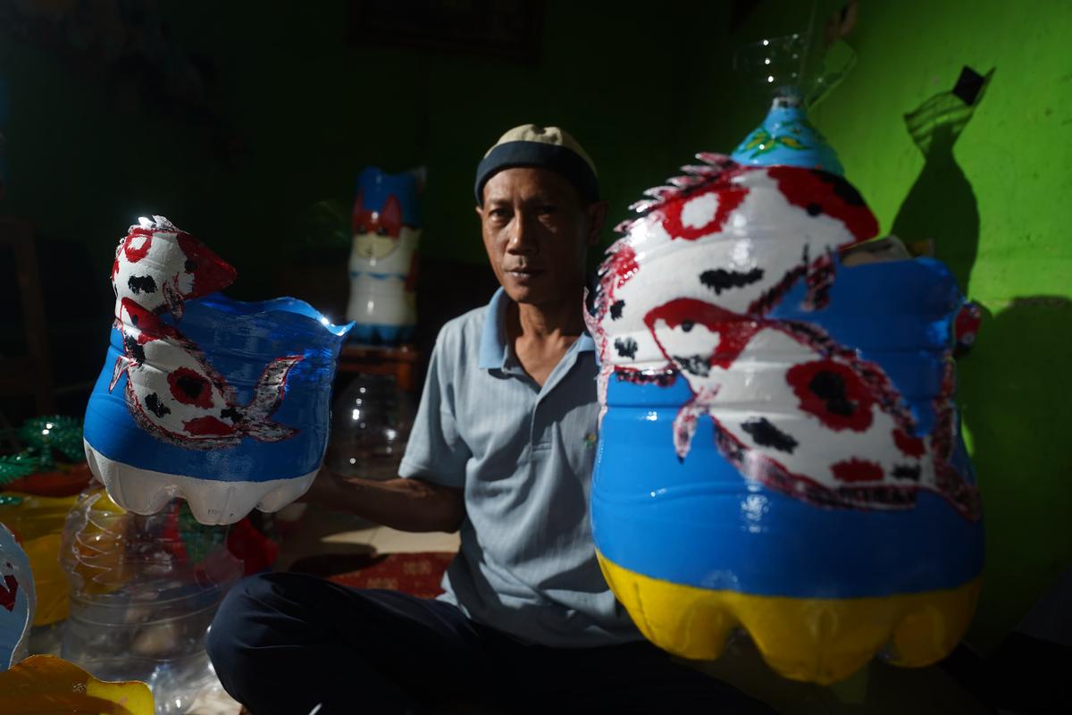 Foto 2 dari 5: Unik! Manfaatkan Sampah Plastik Jadi Pot Tematik yang Cantik