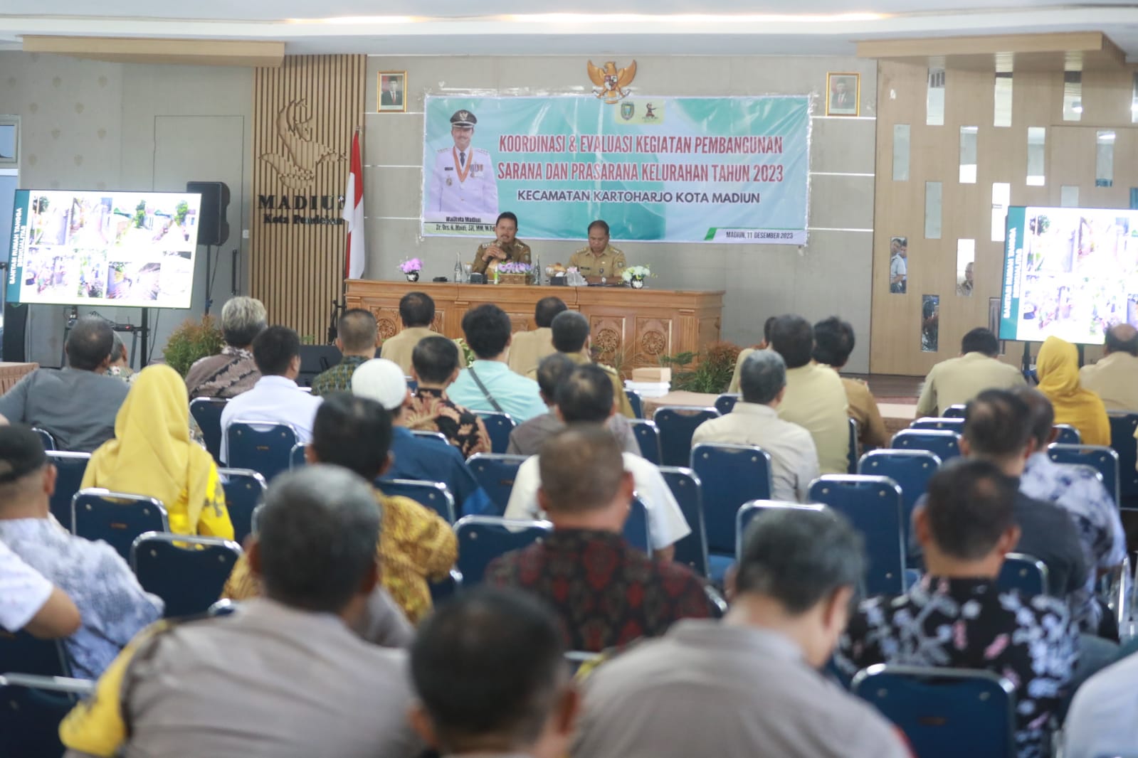 Foto 2 dari 8: Evaluasi Pembangunan Kelurahan, Wali Kota Apresiasi Partisipasi Warga