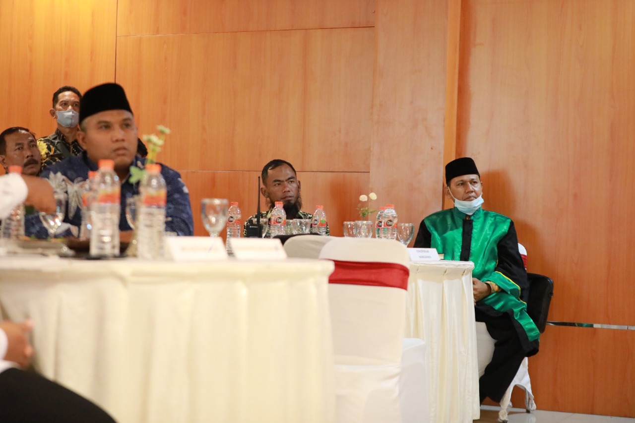 Foto 7 dari 10: Hadiri Pelantikan Pengawas Pemilu Kecamatan, Wali Kota Harap Berikan Kinerja Terbaik