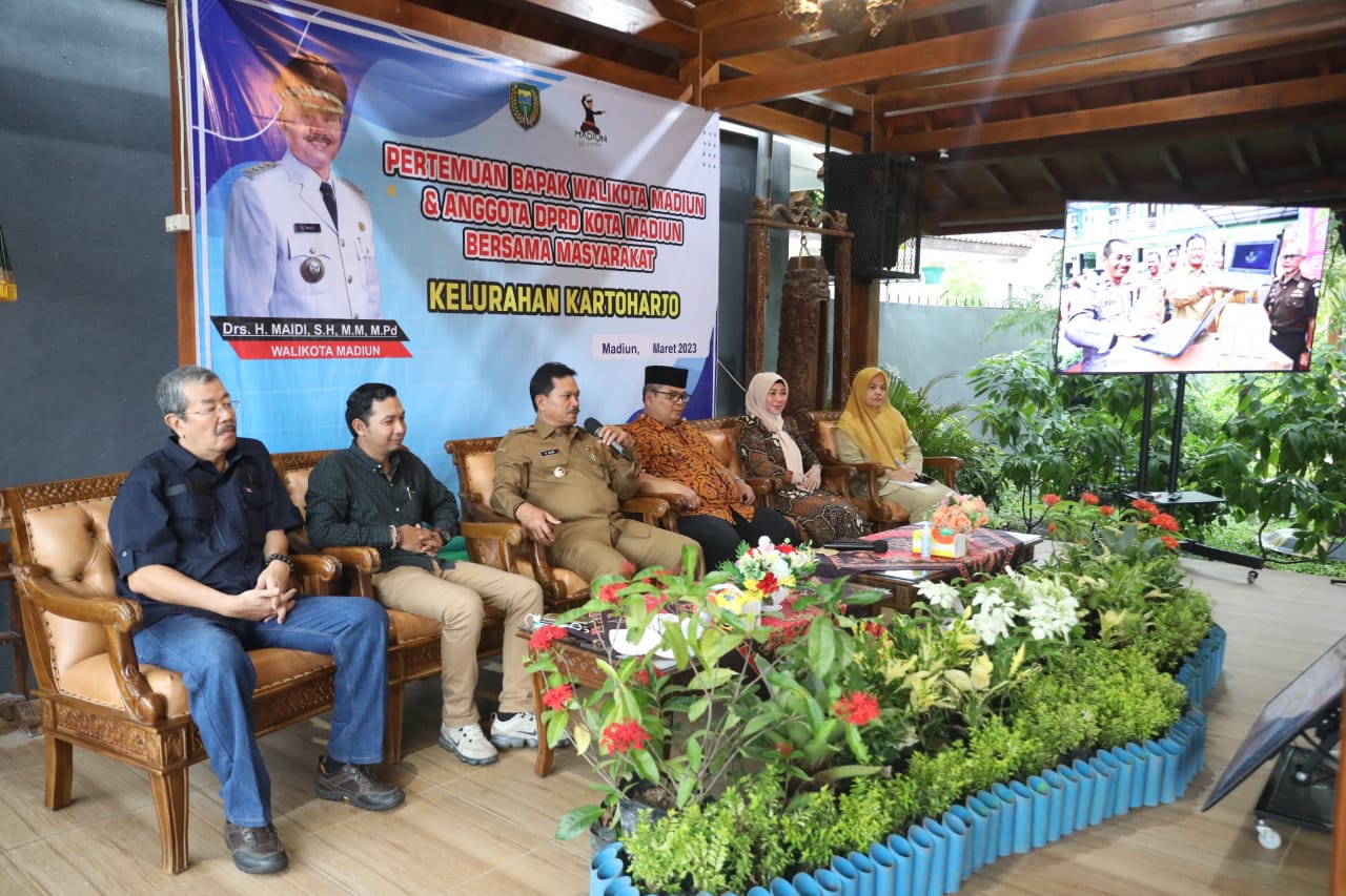 Foto 4 dari 11: Sambang Warga di Dua Kelurahan, Wali Kota Pesan Jaga Kesehatan Selama Bulan Ramadan