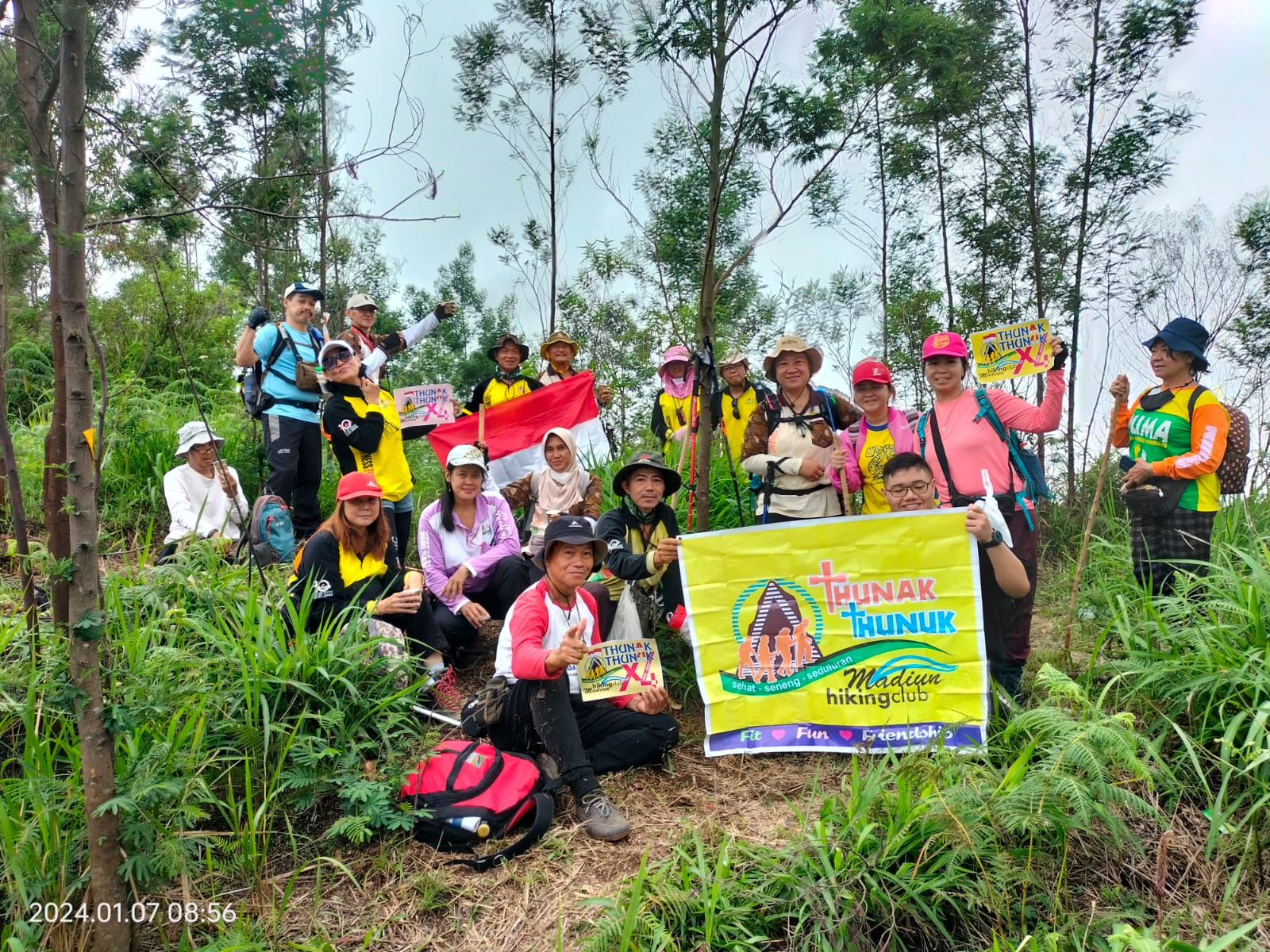 Komunitas Thunak-Thunuk Jadi Wadah Para Sepuh untuk Hiking Sembari Cintai Alam