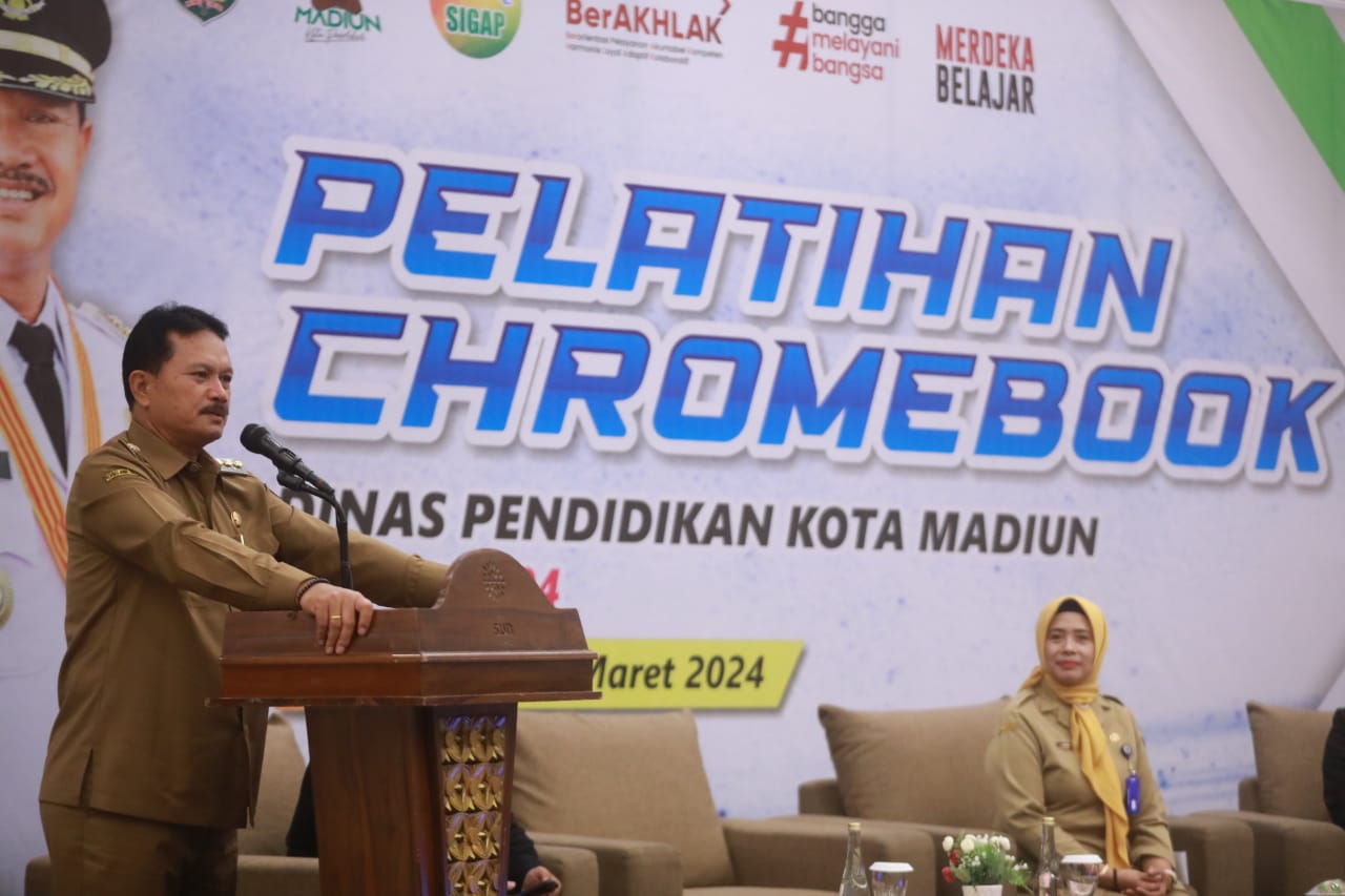 Foto 1 dari 11: Buka Pelatihan Chromebook, Wali Kota Dorong Guru Tingkatkan Kompetensi Dan Inovasi