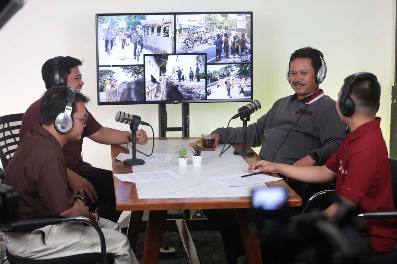 Foto 3 dari 5: Jadi Narasumber Podcast Di Jogja, Wali Kota Beri Inspirasi Bagi Anak Muda