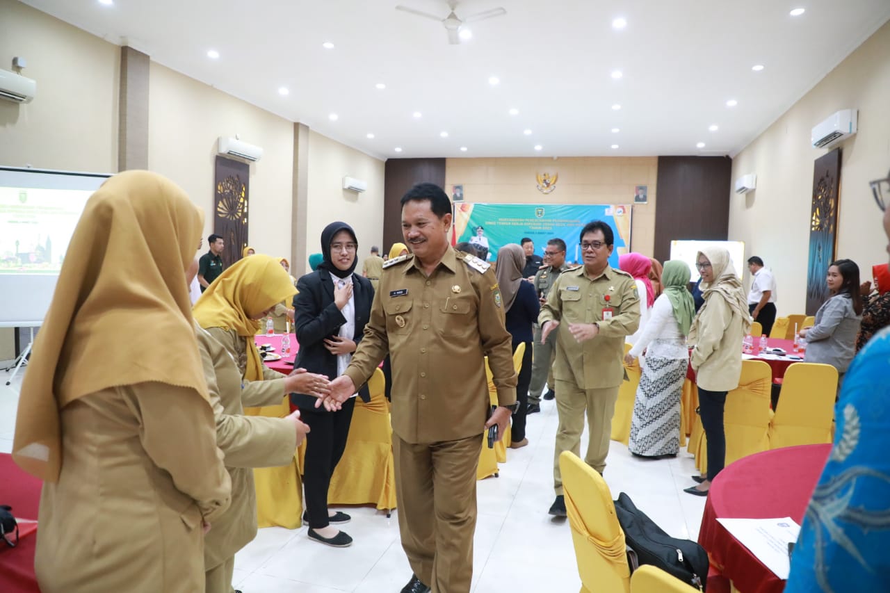 Foto 12 dari 12: Buka Musrenbang DisnakerKUKM, Wali Kota Harap Pengumpulan Bank Data Sebagai Acuan Pembangunan