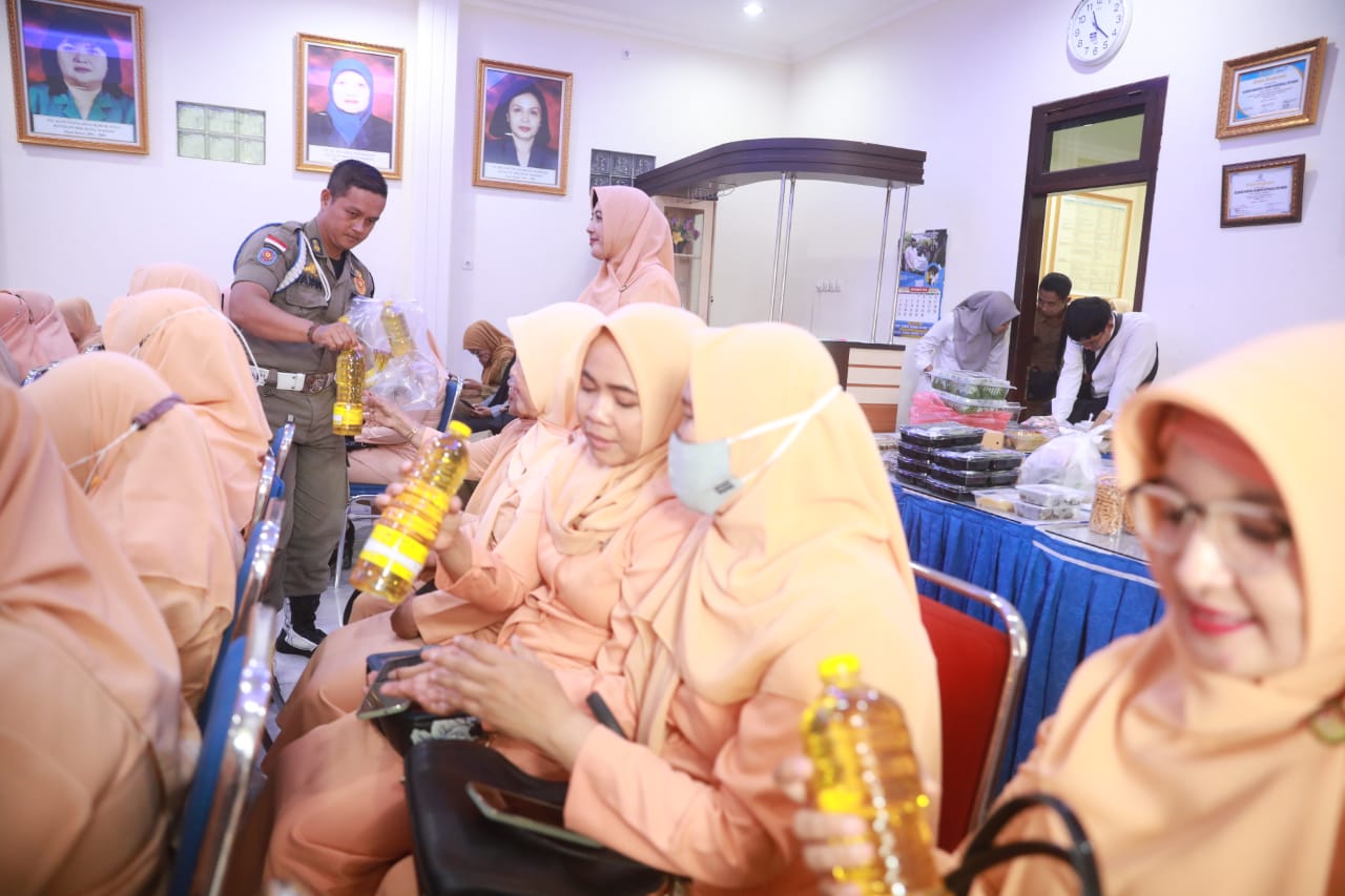 Foto 12 dari 13: Hadiri Pertemuan Rutin Pleno DWP, Wali Kota Harap Perempuan Semakin Berperan di Keluarga