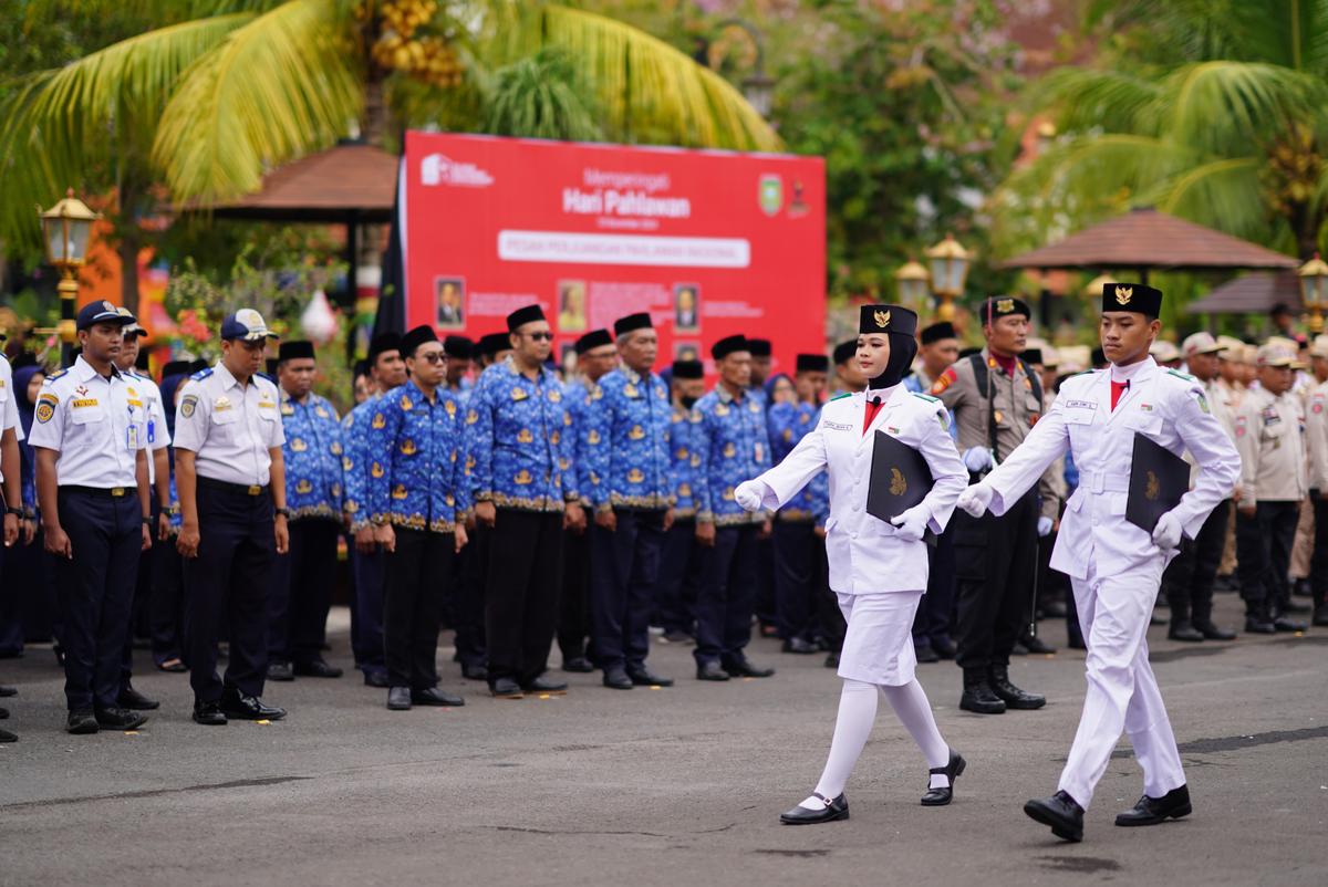 Foto 2 dari 13: Gelar Upacara Peringatan Hari Pahlawan, Pj Wali Kota Harap Jadi Penyemangat Peningkatan Pelayanan Publik Dan Pembangunan