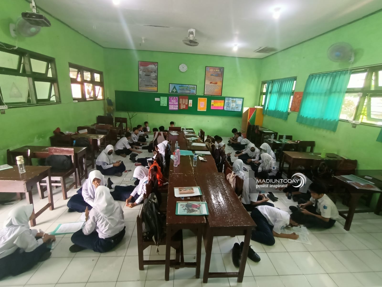 Foto 1 dari 10: Kiat SMPN 4 Bangun Profil Pelajar Pancasila Lewat Pementasan Drama