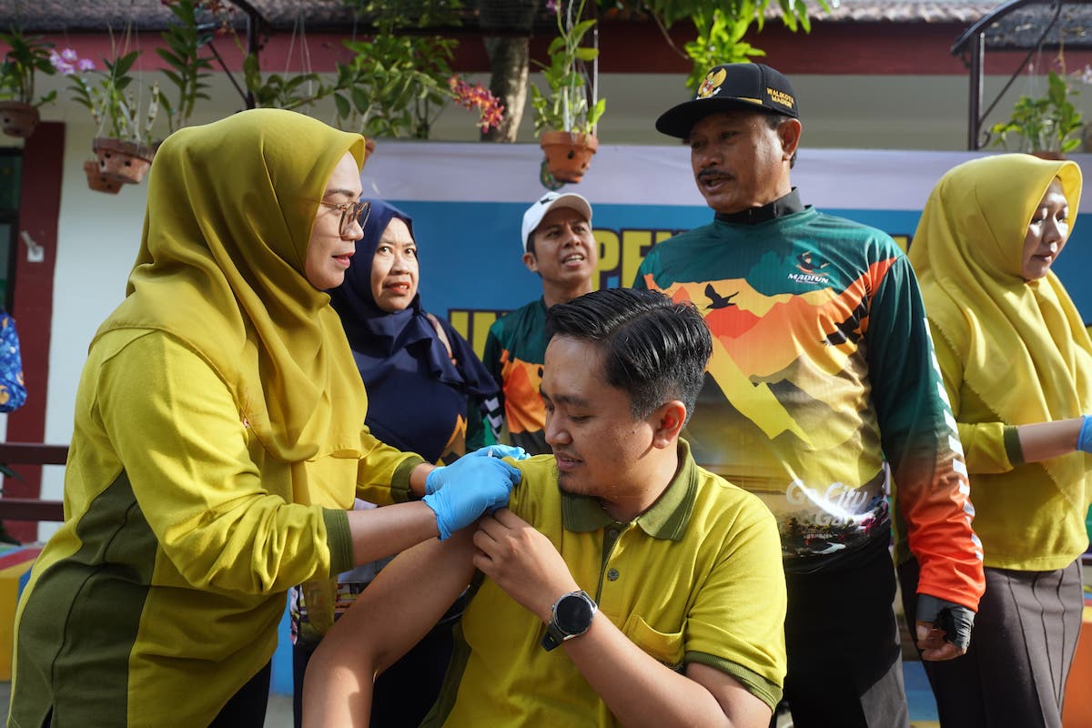 Foto 7 dari 9: Pemkot Gelar Pencanangan Imunisasi Hepatitis B Bagi Tenaga Medis dan Nakes