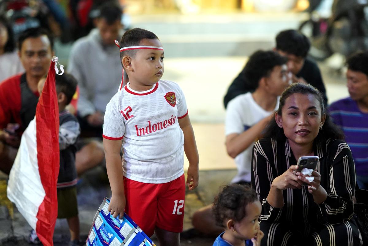 Foto 11 dari 19: Dukungan Tak Pernah Padam, Meski Kembali Menelan Kekalahan