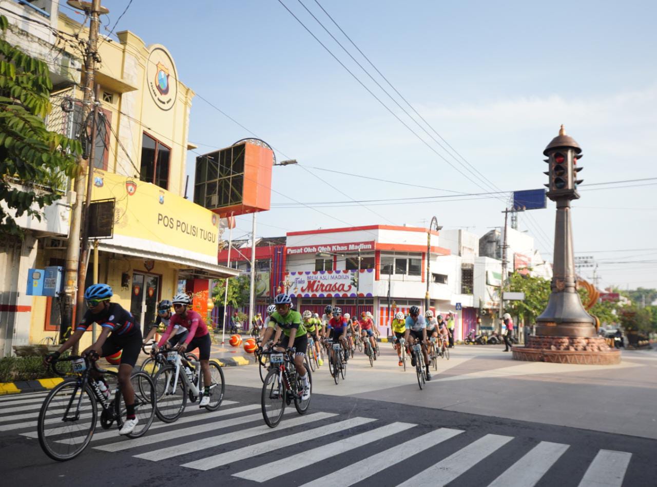 Foto 4 dari 11: Wali Kota Berangkatkan Uphill Madiun Bodag 2023, Diikuti 193 Peserta, Jadi Ajang Promosi Kota