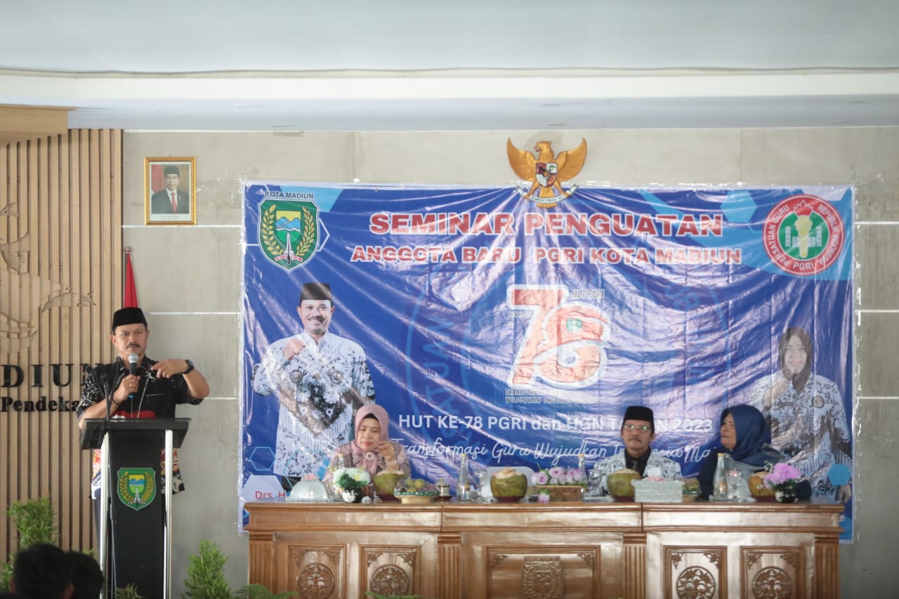Foto 1 dari 11: Jadi Narasumber Penguatan Anggota Baru PGRI, Wali Kota Imbau Jaga Sinergi Untuk Tingkatkan Pendidikan Di Kota Madiun