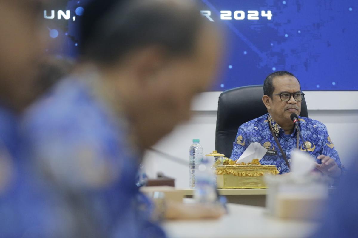 Foto 9 dari 12: Pj. Wali Kota Pimpin Monev Implementasi Smart City Kota Madiun Sekaligus Luncurkan Proper Pelatihan Kepemimpinan