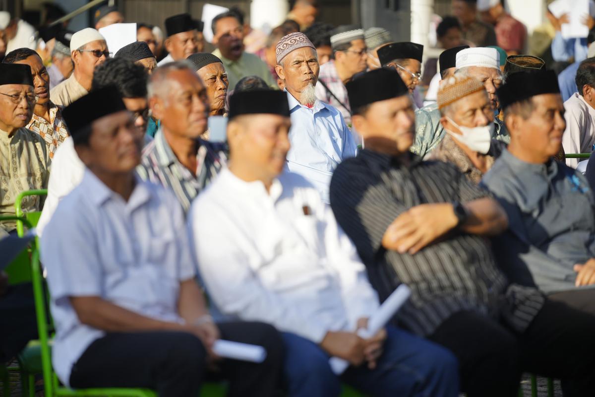 Foto 1 dari 8: Hadiri Pengajian Ahad Rutin, Wali Kota Ajak Jamaah Do'akan Kesejahteraan Kota