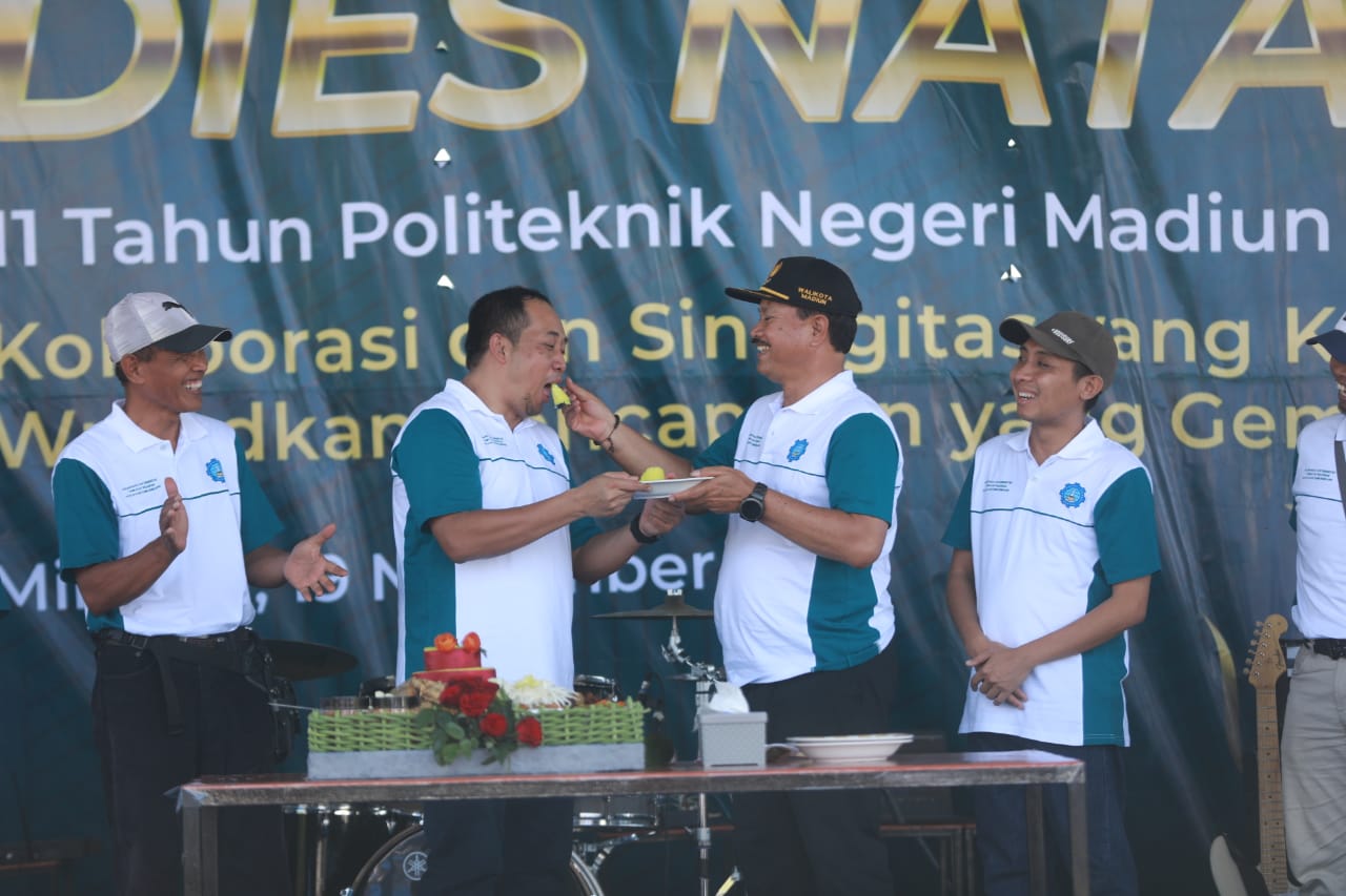 Foto 10 dari 18: Berangkatkan Jalan Sehat Dies Natalis ke-11 PNM, Wali Kota Apresiasi Mahasiswa PNM yang Banyak Keluar Negeri