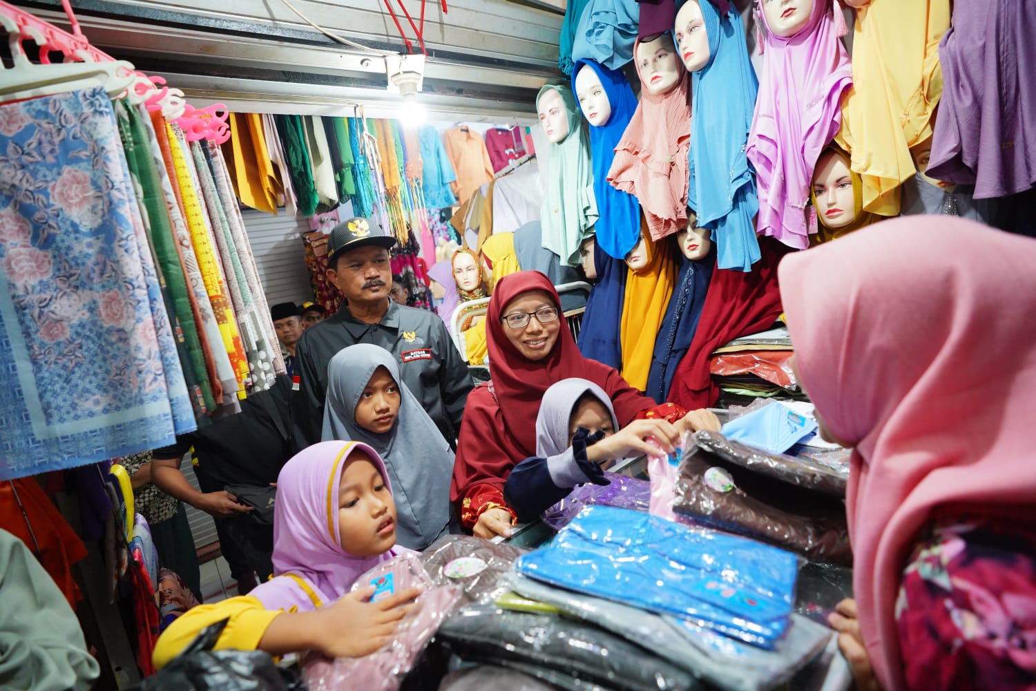 Foto 7 dari 10: Buka Madiun Market Fashion Shopping Festival, Wali Kota Harap Pasar Makin Ramai