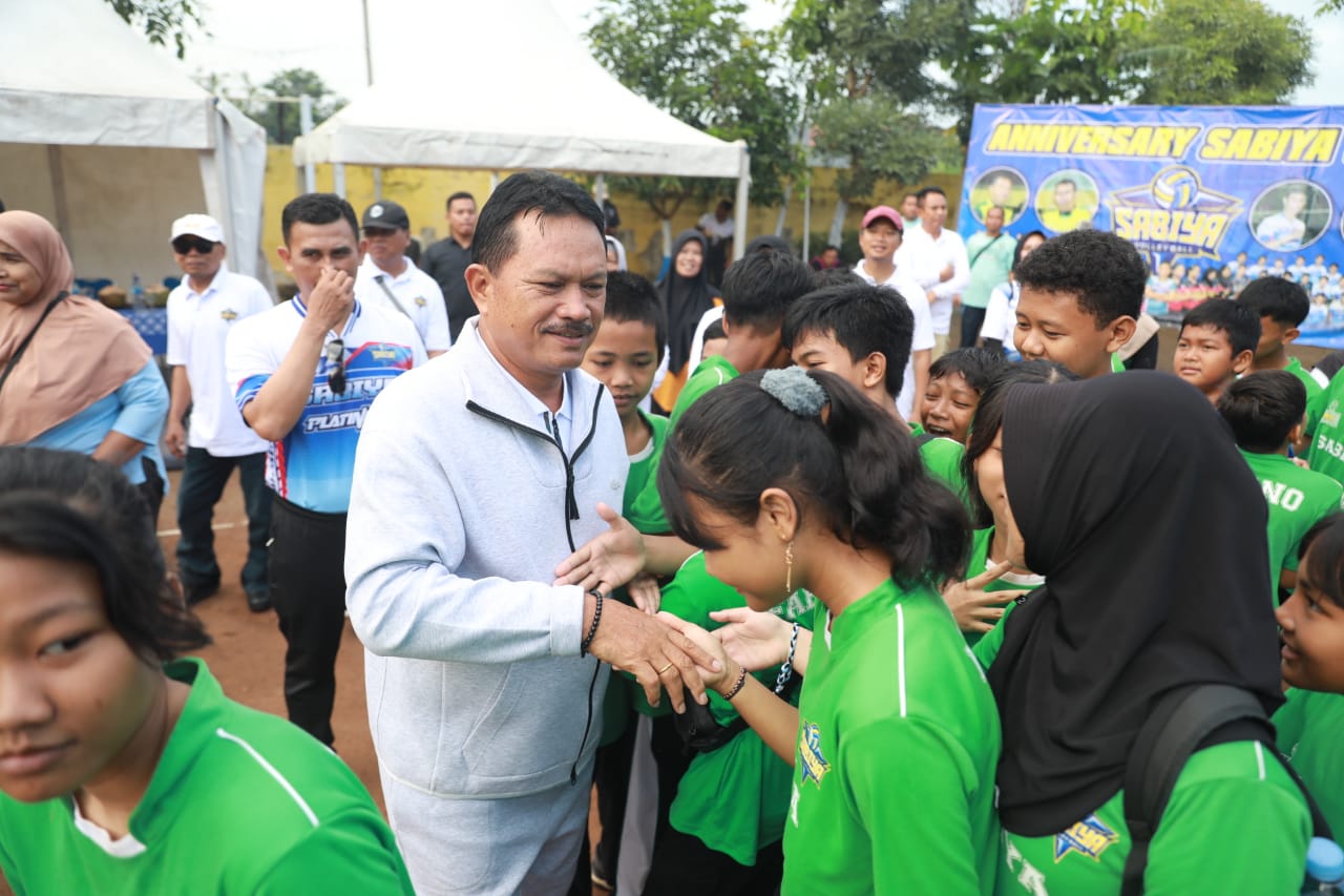 Foto 2 dari 14: Hadiri HUT Sabiya Volley Club, Wali Kota Beri Ucapan Selamat Dan Salurkan Santunan Bagi Warga Membutuhkan