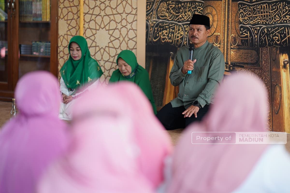 Foto 5 dari 9: Hadiri Pengajian Janda Paruh Baya Khoirun Nisa, Wali Kota Paparkan Perkembangan Pondok Lansia