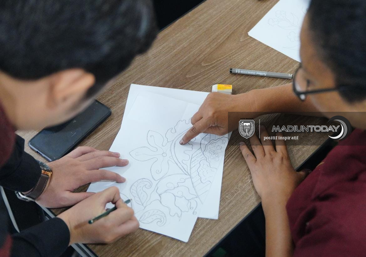 Foto 5 dari 6: Perajin Batik Madiun Didorong Kembangkan Desain untuk Tingkatkan Daya Saing