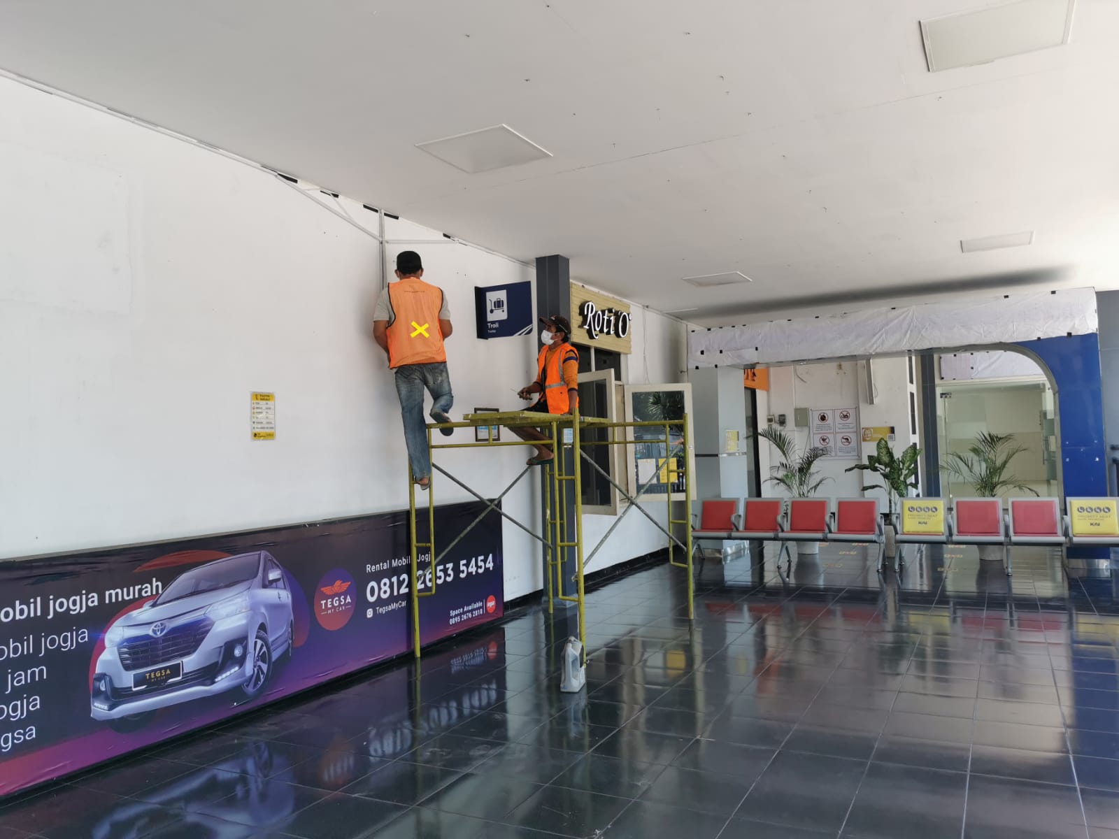Foto 2 dari 3: Mulai Persiapan Masa Angkutan Nataru, Daop 7 Madiun Renovasi Stasiun Madiun