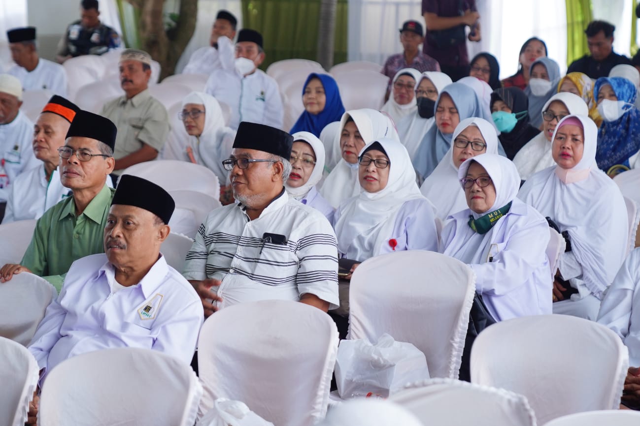 Foto 6 dari 10: Tasyakuran IPHI, Wali Kota: Tahun Ini Kita Berangkatkan Umrah 15-20 Pengurus Masjid Berprestasi