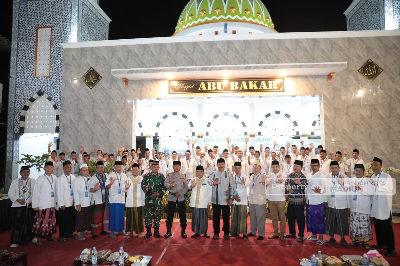 Foto 9 dari 13: Resmikan Masjid Abu Bakar, Wali Kota Harap Bawa Keberkahan Bagi Sekitar
