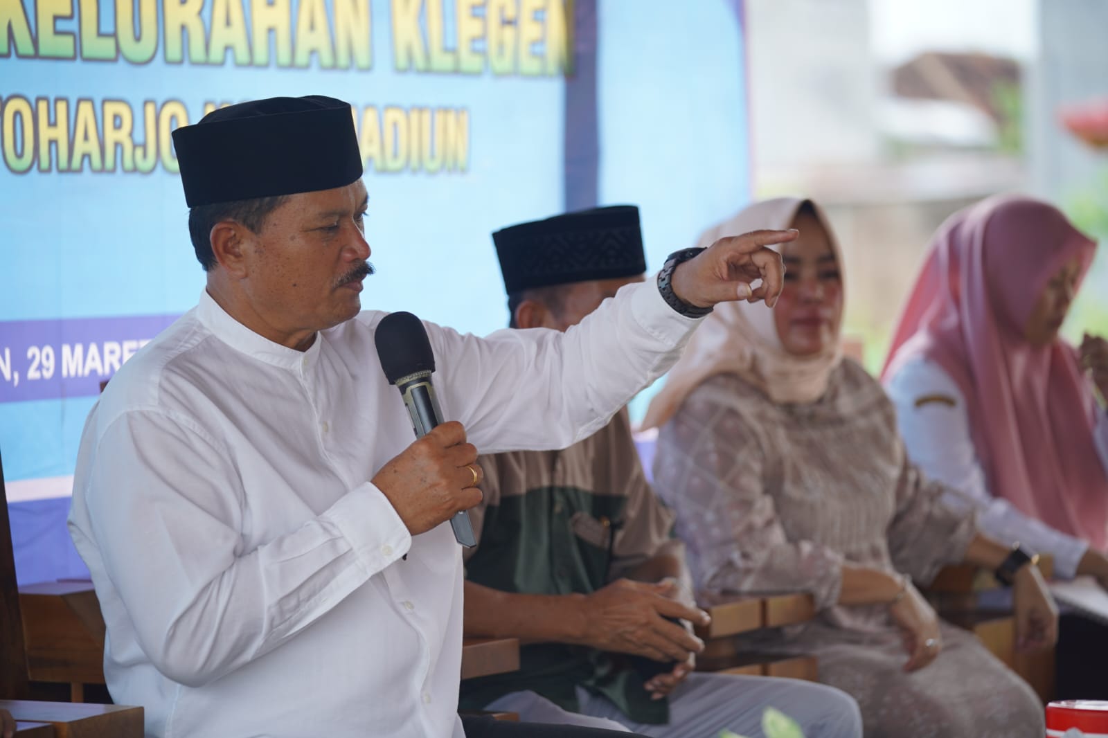 Foto 2 dari 5: Bertemu Warga Kelurahan Kanigoro dan Klegen, Wali Kota Sampaikan Program Kini dan Mendatang