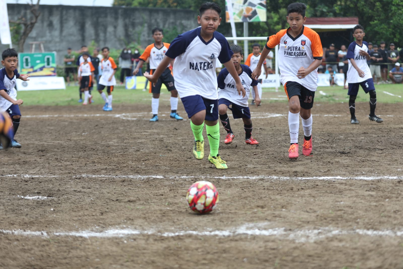 Foto 1 dari 10: Wadahi Semangat Sepak Bola Usia Dini, Pemuda Nambangan Lor Gelar Pancasoka Mini Cup 2023