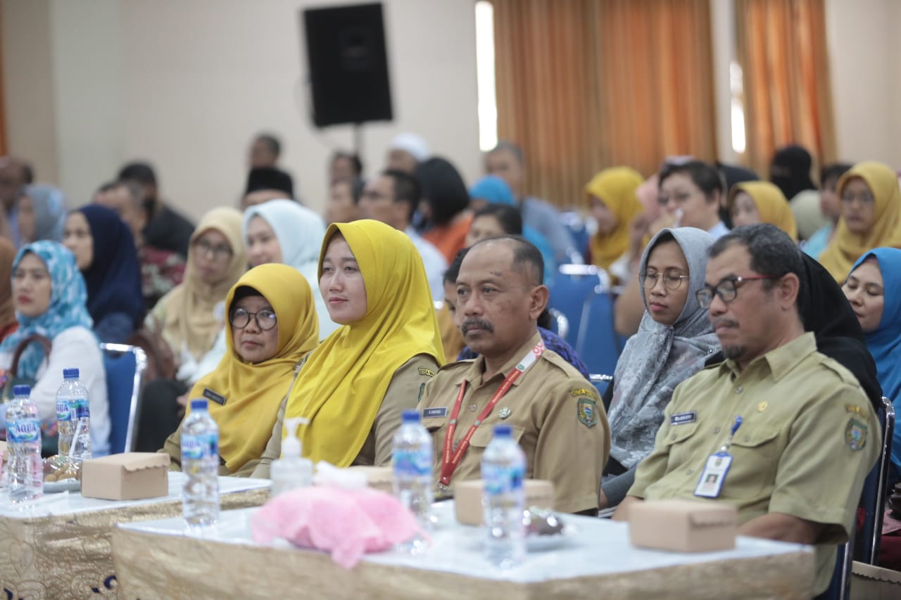 Foto 6 dari 13: Isi Seminar Parenting Di SMPN 1, Wali Kota Imbau Orang Tua Perhatikan Pergaulan Anak