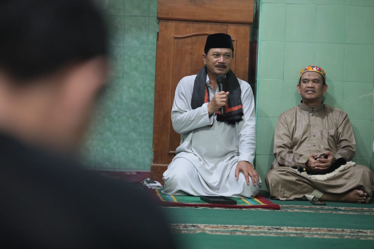 Foto 7 dari 9: Gelar Safari Ramadhan Di Masjid Al Huda, Wali Kota Sosialisasikan Kebijakan Pemkot Untuk Pembangunan Kota