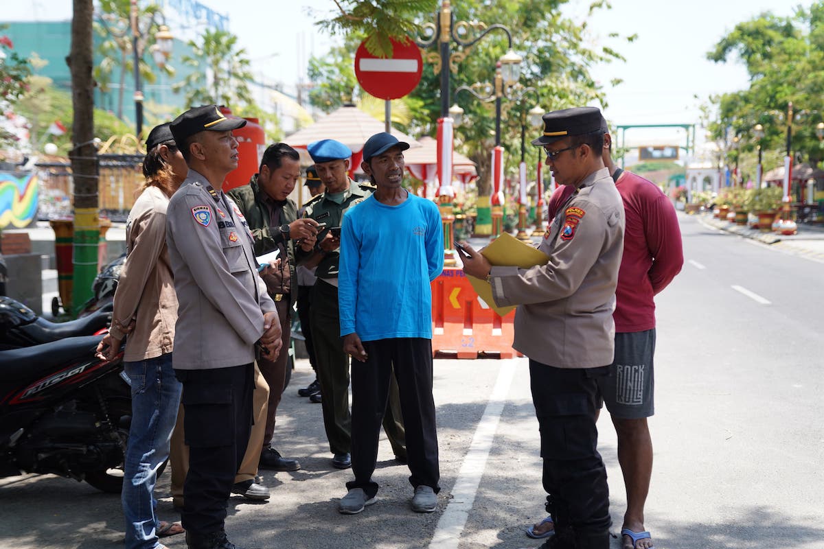 Foto 7 dari 10: Tim Saber Pungli Sidak Sejumlah Parkiran di Kota Madiun