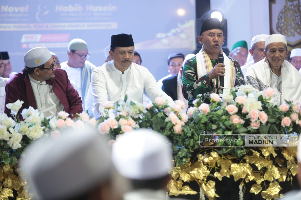 Foto 15 dari 16: Hadiri Peringatan Maulid Nabi Muhammad SAW, Wali Kota Ajak Masyarakat Tingkatkan Iman dan Taqwa