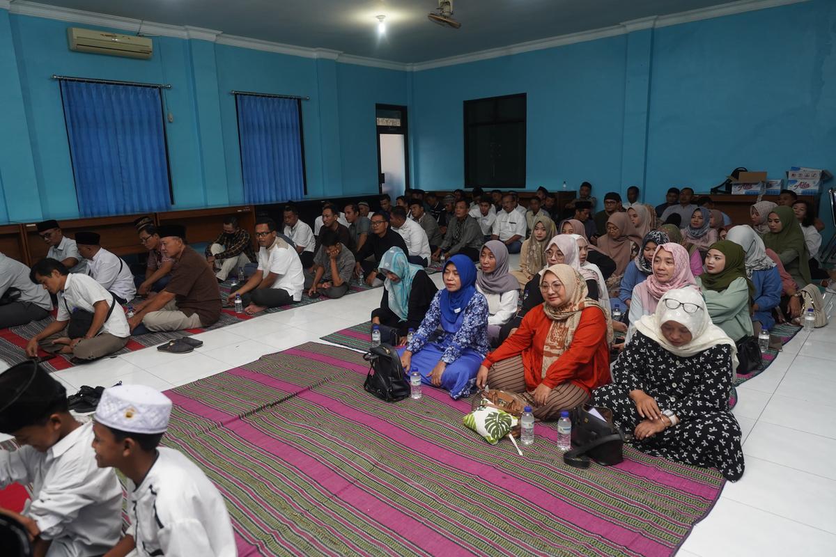 Foto 7 dari 9: Hadiri Pembinaan Pegawai PDAM Dan Buka Bersama Yatim Piatu, Wali Kota Pesan Tingkatkan Pahala Selama Ramadan