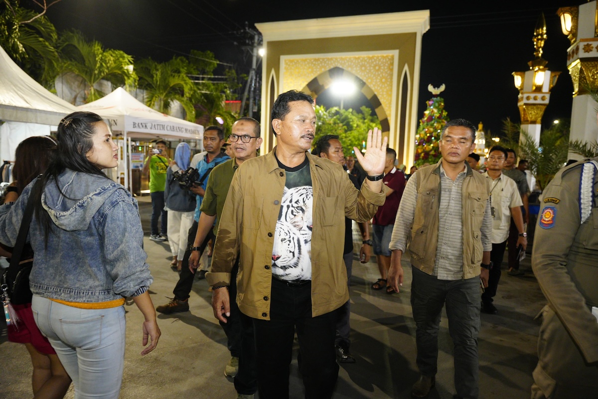 Foto 3 dari 8: Pantau Kamtibmas Malam Pergantian Tahun, Wali Kota: Kesuksesan Tahun Lalu Jadi Tolak Ukur Kesuksesan Tahun Ini