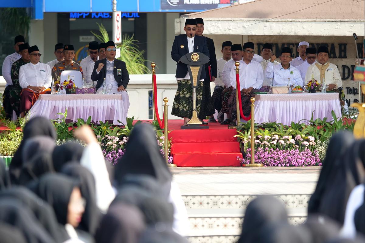 Foto 7 dari 19: Peringati Hari Santri, Pj Wali Kota Harap Santri Tingkatkan Kemandirian dan Lanjutkan Perjuangan