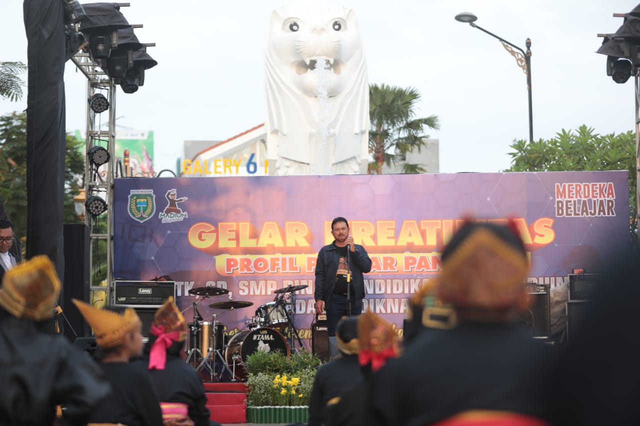 Foto 15 dari 15: Tinjau Stand Pameran dan Saksikan Gelar Kreativitas Siswa, Wali Kota Harap Potensi Siswa Tersalurkan