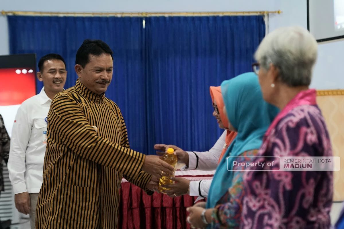 Foto 7 dari 9: Buka Sosialisasi Cinta, Bangga, dan Paham Rupiah, Wali Kota Ajak Warga Bijak Gunakan Uang