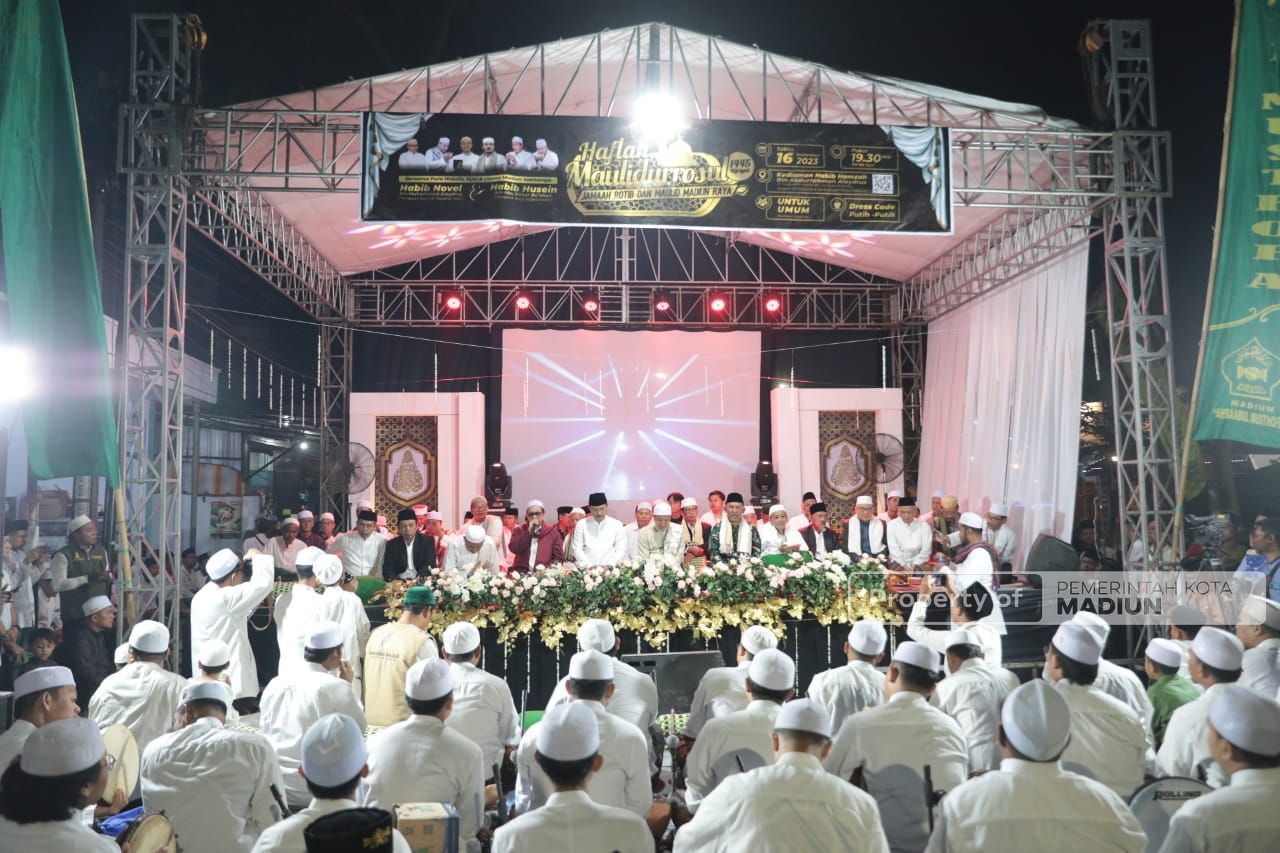 Foto 2 dari 16: Hadiri Peringatan Maulid Nabi Muhammad SAW, Wali Kota Ajak Masyarakat Tingkatkan Iman dan Taqwa