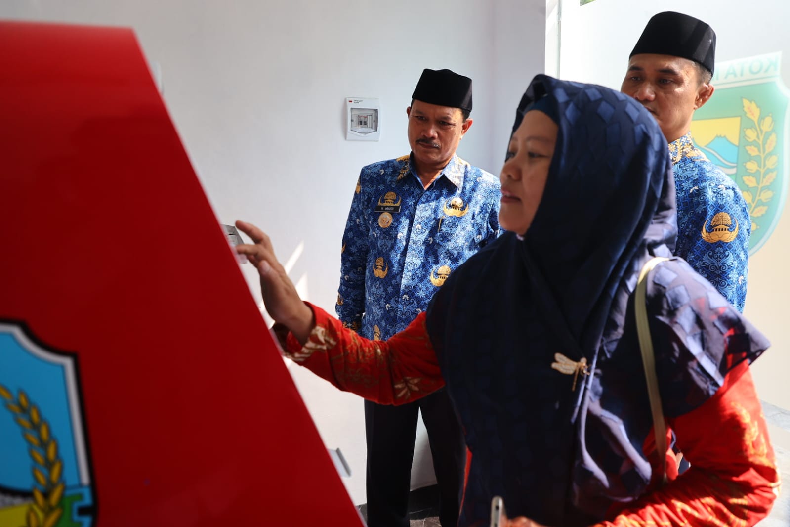 Foto 3 dari 4: Dekatkan Layanan ke Masyarakat, Wali Kota Resmikan ADM di Kantor Kecamatan