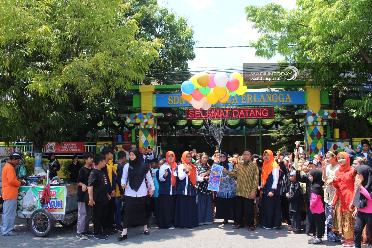 Foto 6 dari 10: Libatkan Siswa Hingga Wali Murid, Peringatan HUT SDN 04 Madiun Lor Kian Bermakna