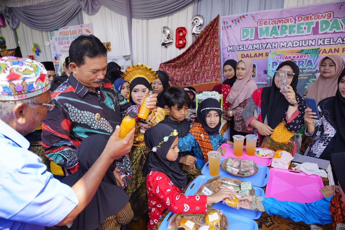 Foto 4 dari 8: Hadiri Gelar Karya P5 MI Islamiyah, Wali Kota Puji Pendidikan Akademik Dan Agama Yang Seimbang