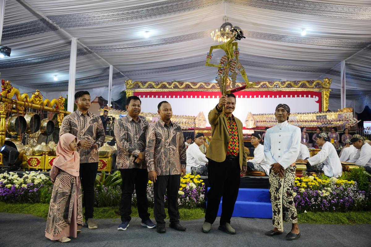 Foto utama berita: Hadiri Pagelaran Wayang Kulit, Wali Kota Sampaikan Apresiasi atas Kepedulian Warga akan Budaya