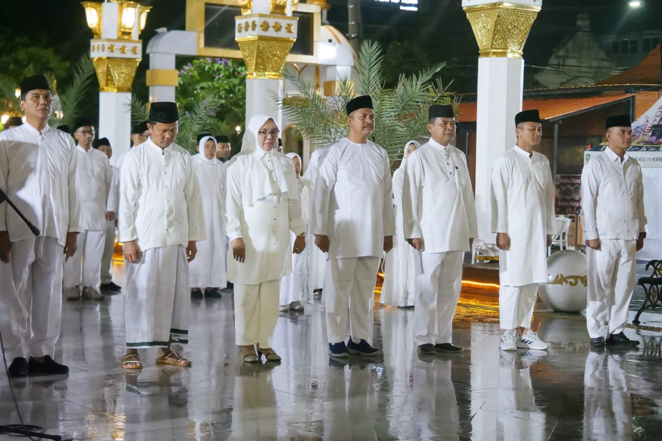 Foto 8 dari 10: Lantik Delapan Pejabat Pimpinan Tinggi, Wali Kota: yang Kosong Segera Kita Isi