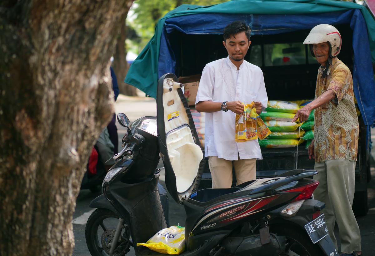 Foto 7 dari 19: Stabilisasi Harga Dan Stok Bahan Pangan, Pemprov Jatim - Pemkot Madiun Hadirkan Gerakan Pangan Murah